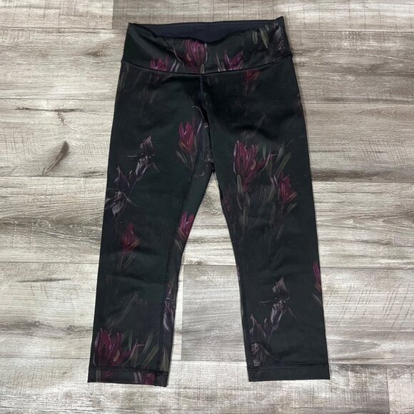 Lululemon Athletic Wunder Under Crop Yoga Pants Dark Floral Women’s Size 4/6 - Picture 1 of 7